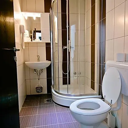 Otel Lux