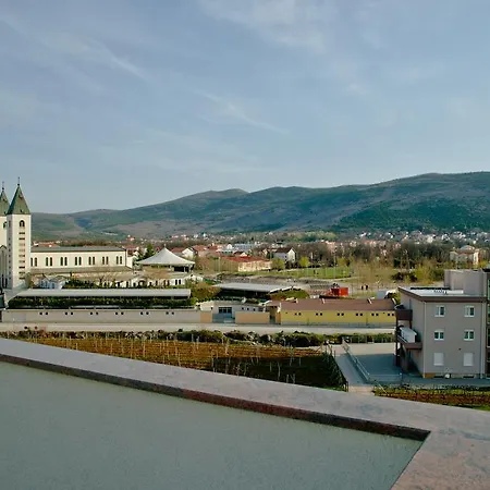 Lux Hotel 4*